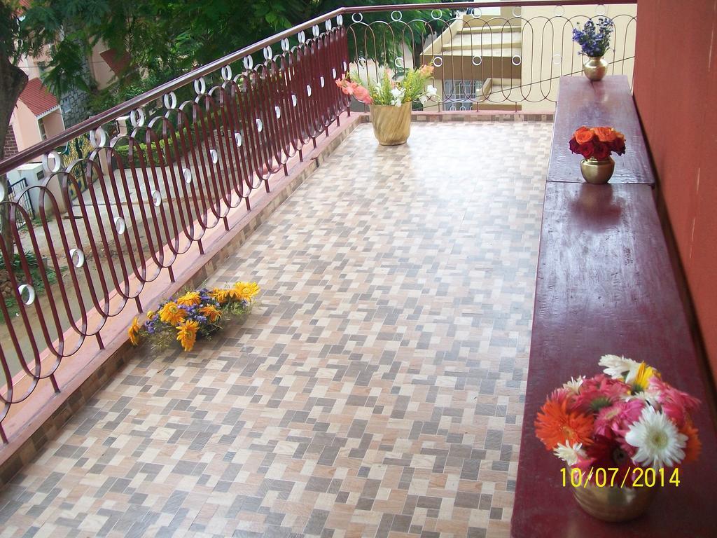 Red House Yoga Center Appartement Mysore Buitenkant foto